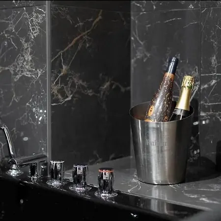 Apartamento Pergolese/foch : Avec Sauna Et Jacuzzi *
